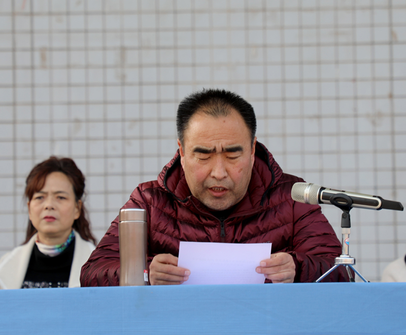 2、楊平副院長(zhǎng)宣讀表彰決定.JPG 2、楊平副院長(zhǎng)宣讀表彰決定.JPG