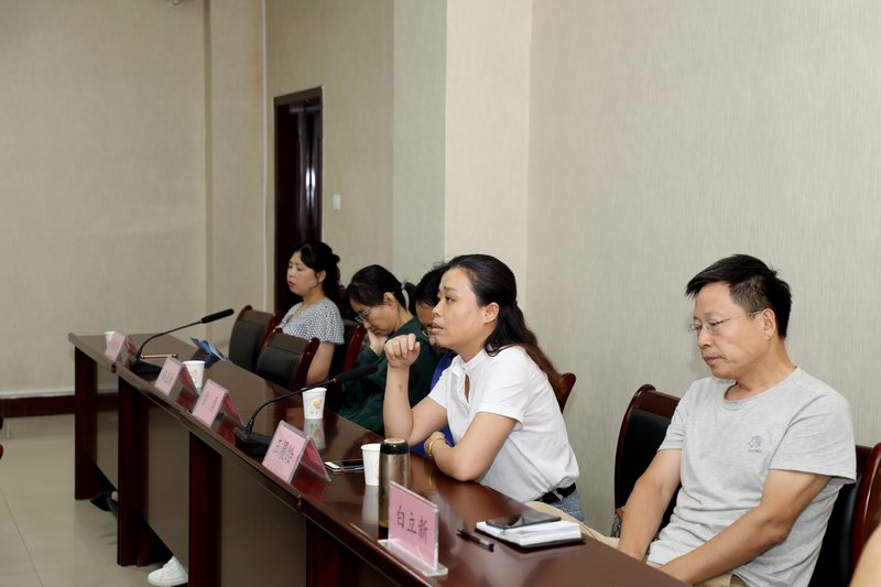 7、參會(huì)教師代�?.JPG 7、參會(huì)教師代�?.JPG