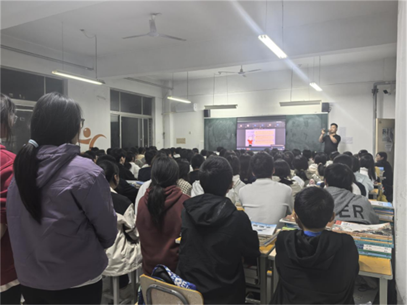 渭南工業(yè)學(xué)校綜合高中部法律大講堂通訊�?22.png 渭南工業(yè)學(xué)校綜合高中部法律大講堂通訊�?22.png