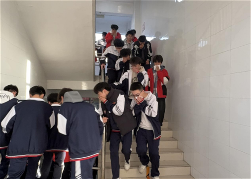 渭南工業(yè)學校綜合高中部消防逃生演練通訊�?1)548.png