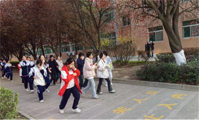 渭南工業(yè)學校綜合高中部消防逃生演練通訊�?1)558.png 渭南工業(yè)學校綜合高中部消防逃生演練通訊�?1)558.png
