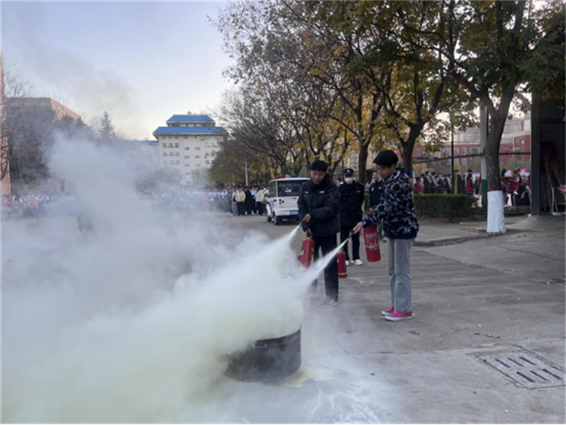 渭南工業(yè)學校綜合高中部消防逃生演練通訊�?1)906.png