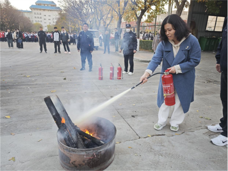 渭南工業(yè)學校綜合高中部消防逃生演練通訊�?1)899.png